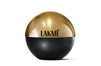 Lakme Xtraordin-airy Mattereal Mousse Foundation, Matte Finish, Minimizes Pores, Has SPF8, 04 Golden Light 25g