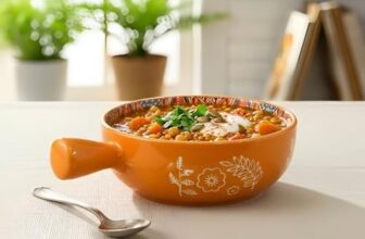 Amazon Basics Mandala Ceramic Snack Bowl with Handle (600 ml) – Microwave & Dishwasher Safe Serving Bowl – Ideal for Soup, Curries, Salad & Noodles (Yellow)