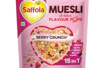 Saffola Muesli Fruit & Nut Berry Crunch with Flavour Pops, 700 gm | 15 in 1 Fruit and Nuts, Seeds, Millet & more | Cereals for breakfast rich in wholegrain, protein, fibre