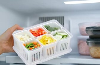 Amazon Brand – Solimo Plastic Fridge Containers Set | 6-Grid Airtight Refrigerator Storage Boxes with Lids | Freezer & Kitchen Organizer (Pack of 2, White)