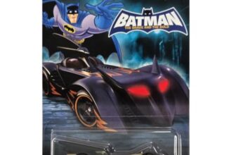 Hot Wheels Toy Car, Batman-Themed 1:64 Scale Batman Batmobile Die-Cast Vehicle, Popular Hero or Villain Casting from the Global Franchise